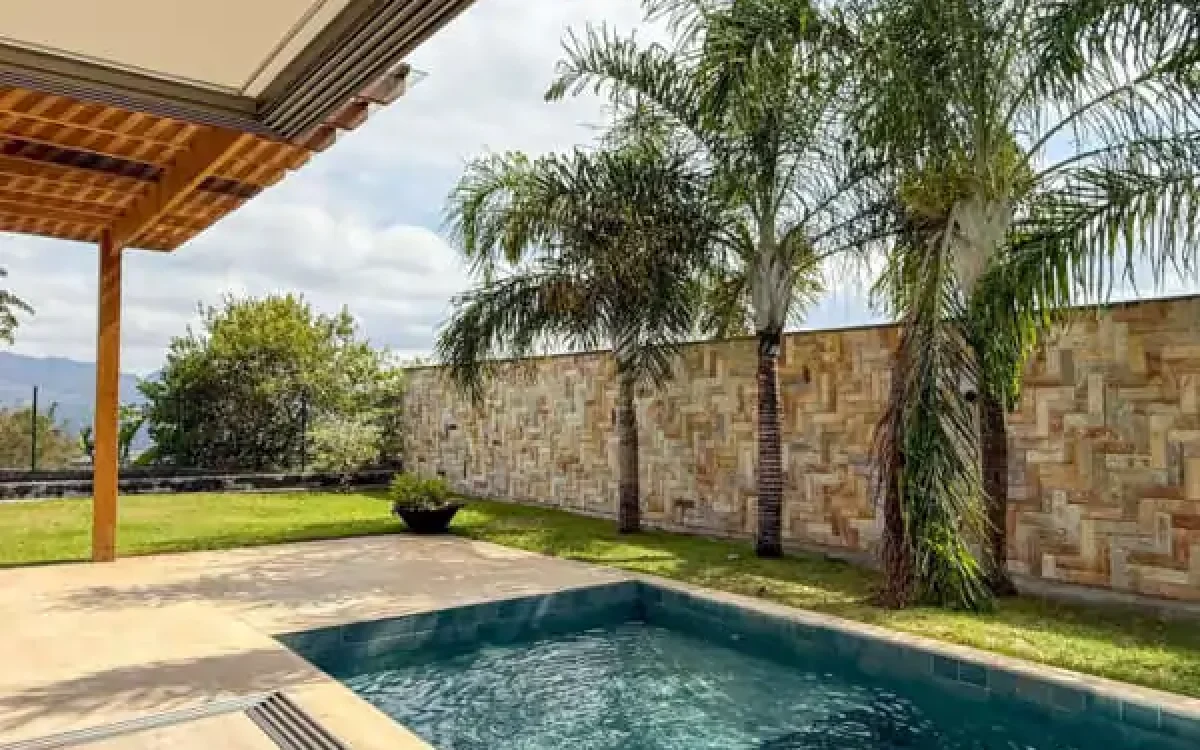 Piscina Casa à venda no condomínio Quintas do Sol, Nova Lima