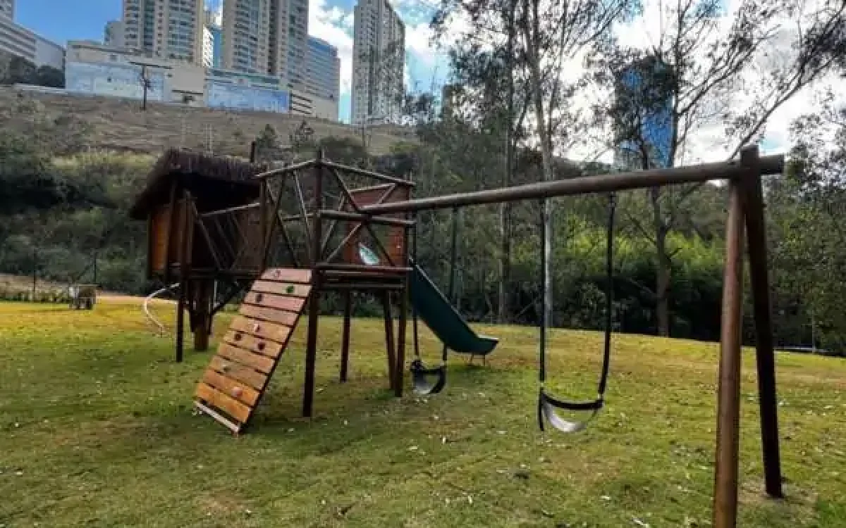 Playground Apartamento para alugar no Vale do Sereno Edifício Denver